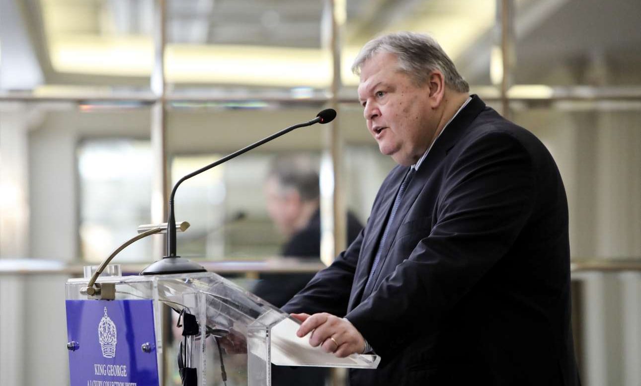 Βενιζέλος για τους «Σαράφη» και «Κελέση»: «Κινούμαστε μεταξύ Ιονέσκο και Κάφκα»