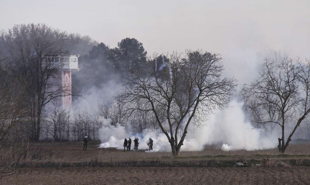Spiegel: «Η Τουρκία κατηύθυνε τα επεισόδια στα ελληνικά σύνορα»