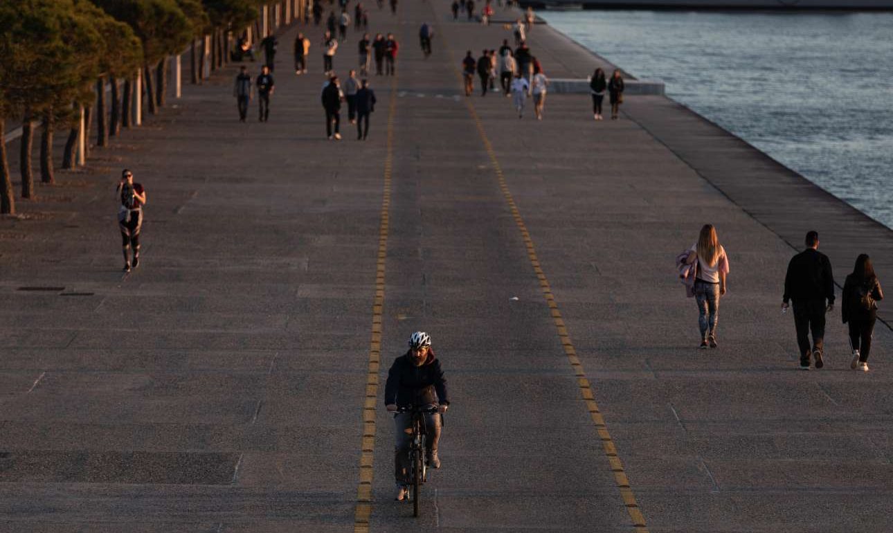 Μόνο το 56,2% των Ελλήνων θεωρεί ότι ο κορονοϊός είναι το σημαντικότερο πρόβλημα