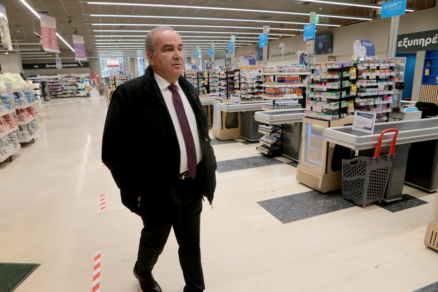 Παπαθανάσης: Μέσα στην εβδομάδα θα βελτιωθεί η κατάσταση με τα αντισηπτικά