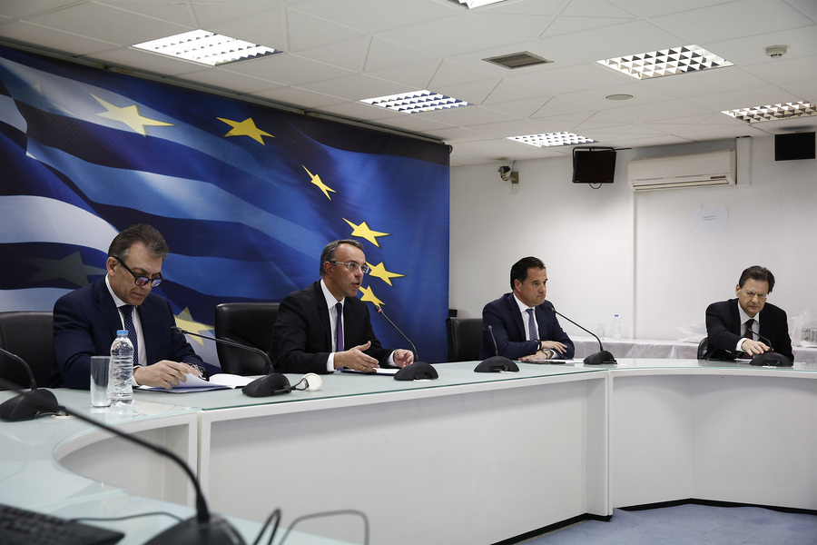 Σταϊκούρας: Αναστολή φόρων & εισφορών, επίδομα €800 στους εργαζόμενους