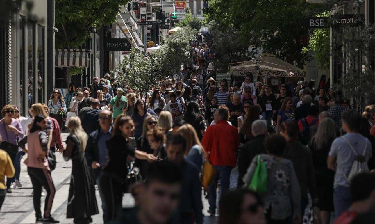 Κορoνοϊός: Πόσο και πώς θα πλήξει την ελληνική οικονομία – Τα τρία πιθανά σενάρια
