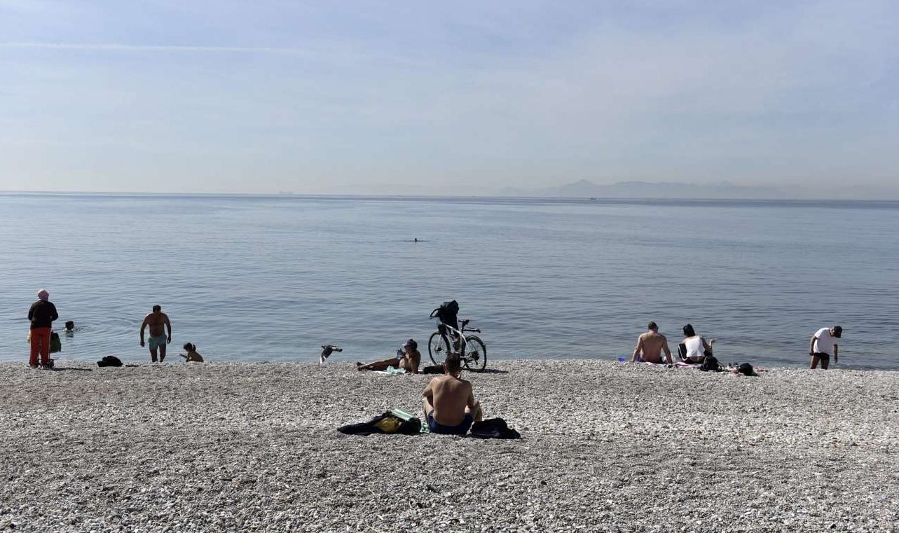 Οι Ελληνες δεν καταλαβαίνουν – Μητσοτάκης: κλείνουν και οι οργανωμένες παραλίες