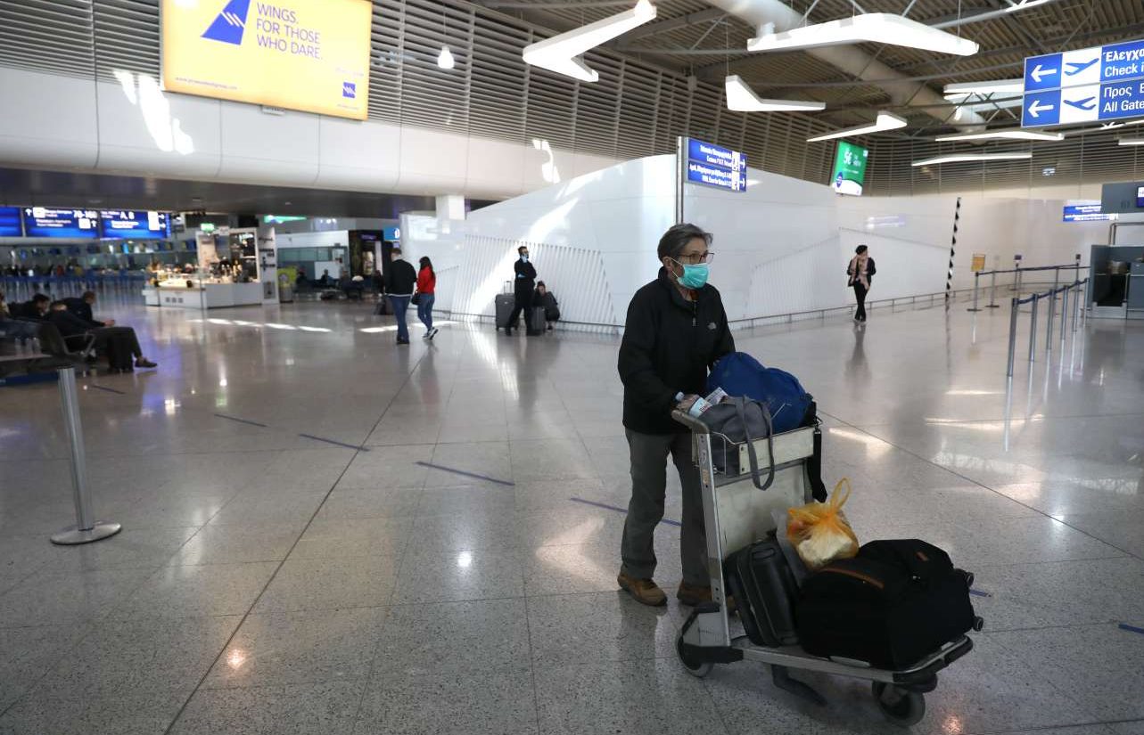 Με έκτακτες πτήσεις και ναυλώσεις πλοίων το σχέδιο επαναπατρισμού των Ελλήνων