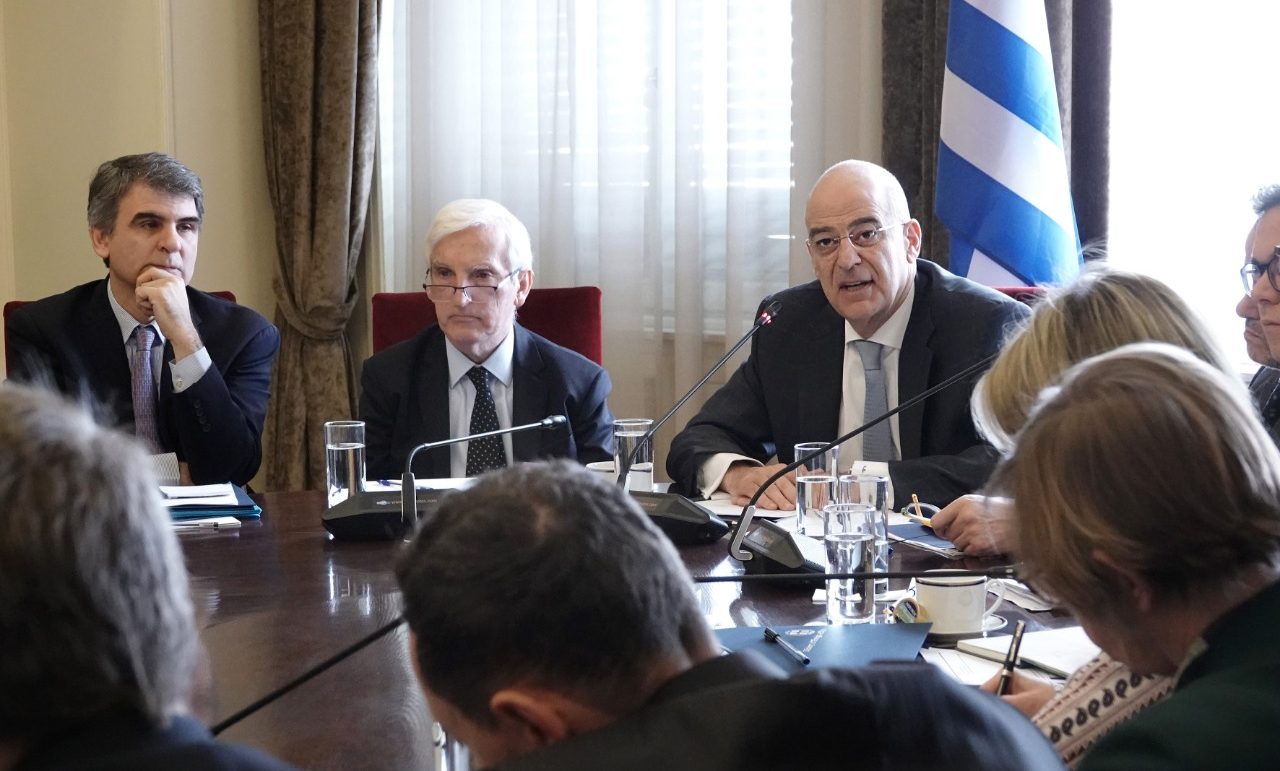 Μεταναστευτικό: Τους πρεσβευτές των κρατών-μελών της ΕΕ ενημέρωσε ο Δένδιας