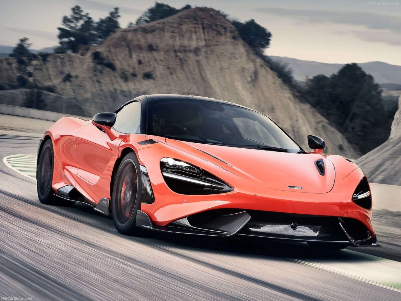 Η νέα McLaren 765LT πιάνει τα 100 χλμ./ώρα σε 2,7″