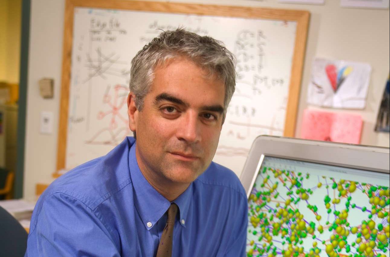 Νικόλας Χρηστάκης: Πώς -και πότε- θα ξεμπερδέψουμε οριστικά με τον κορονοϊό