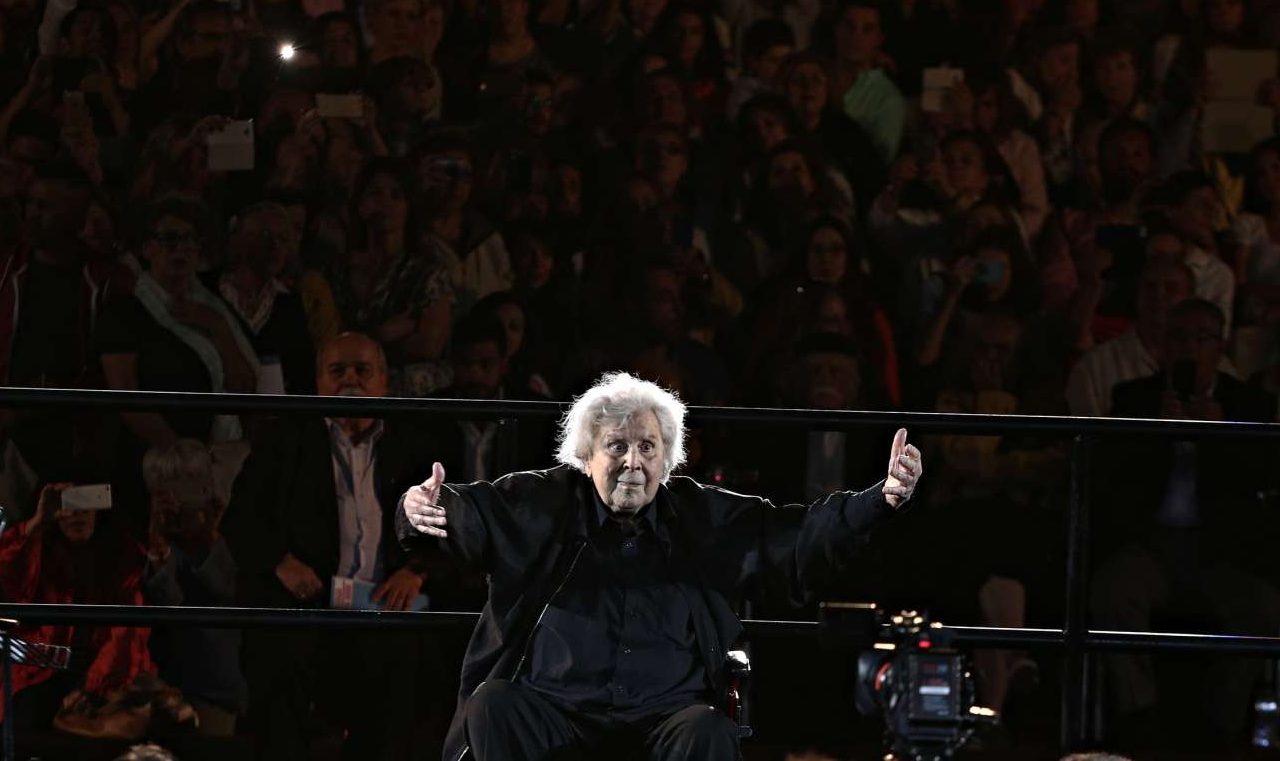 Παρέμβαση Μίκη Θεοδωράκη: «Η σκέψη μου στους γενναίους άντρες και γυναίκες του Εβρου»