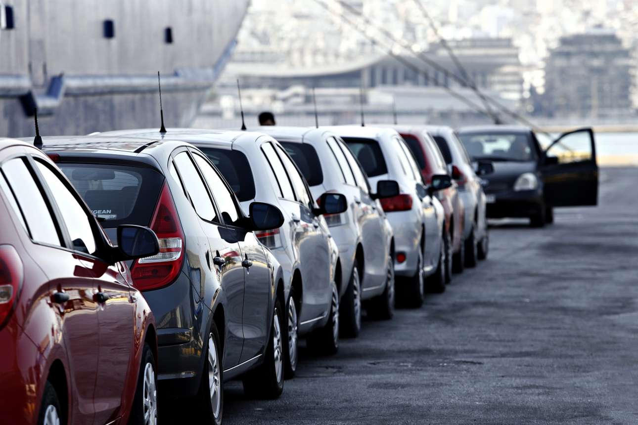 «Εβρεξε» πρόστιμα για τους «δραπέτες» του Αιγαίου – κλείνουν τα διόδια το Πάσχα