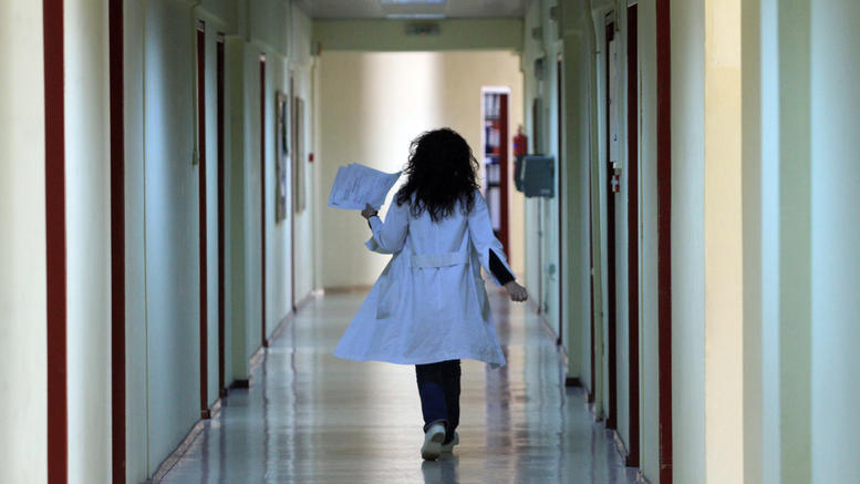 «Θέλετε να βοηθήσετε; Καθίστε σπίτι!» – Νοσοκόμα περιγράφει τι συμβαίνει στο Νοσοκομείο Ρίου