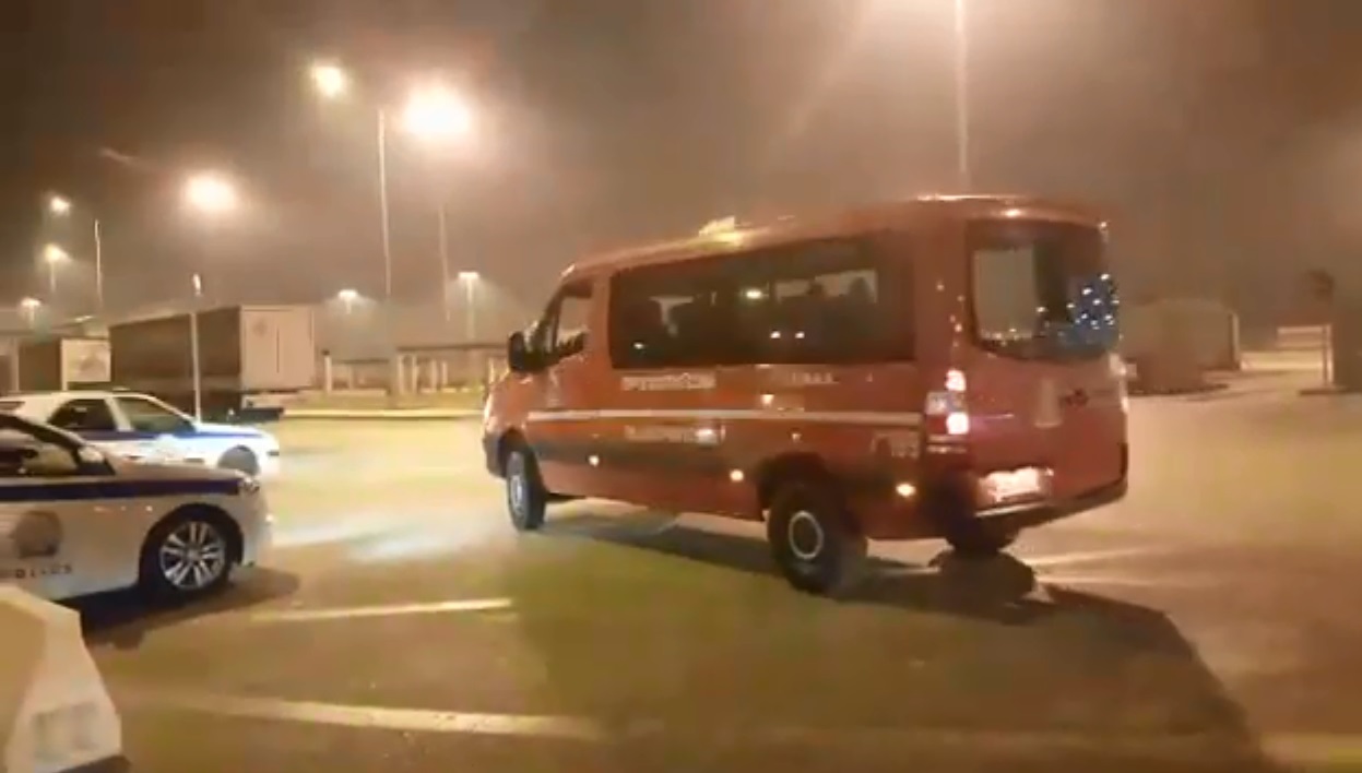 Πάτρα: Τα ταξί δεν δέχτηκαν τους 107 επαναπατρισθέντες από την Ιταλία – Εσπευσε η Πυροσβεστική