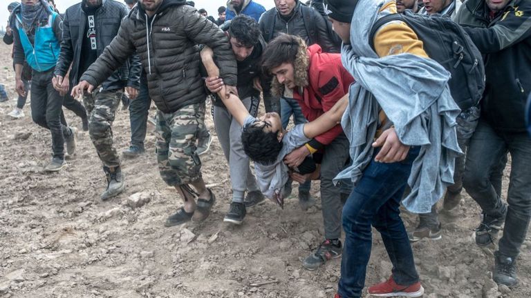 Με επίσημη ανακοίνωση ο ΣΥΡΙΖΑ υιοθετεί τα περί νεκρού πρόσφυγα στον Εβρο από πυρά Ελλήνων