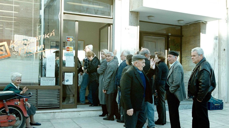 Εκκληση Βρούτση στους συνταξιούχους: «Σας παρακαλώ, μην πάτε στις τράπεζες για τη σύνταξη!»