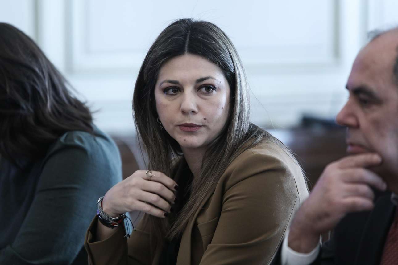 Η απόφαση της Ζαχαράκη για 14 ημέρες απουσίας όσων μαθητών επιστρέφουν από πληττόμενες περιοχές