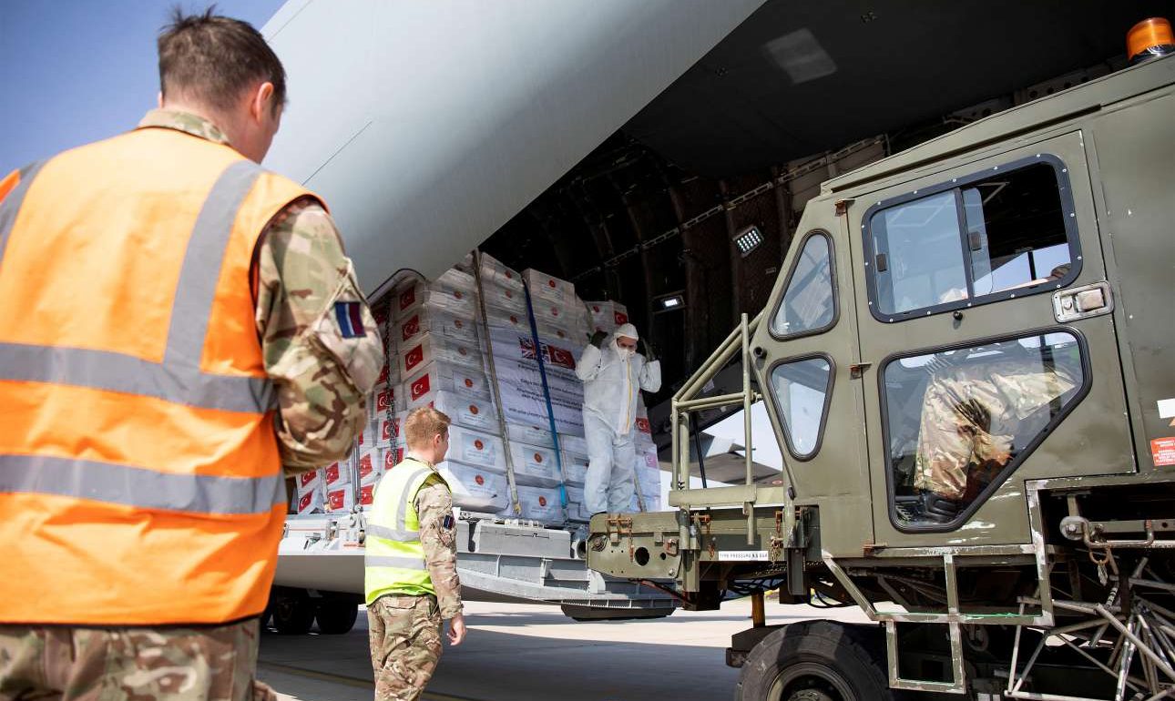 Γιατί η Τουρκία μοιράζει μάσκες και αντισηπτικά σε άλλες χώρες