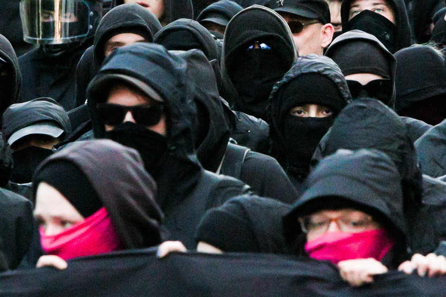 Βερολίνο: Μπελάς για την Αστυνομία οι μασκοφόροι της Πρωτομαγιάς