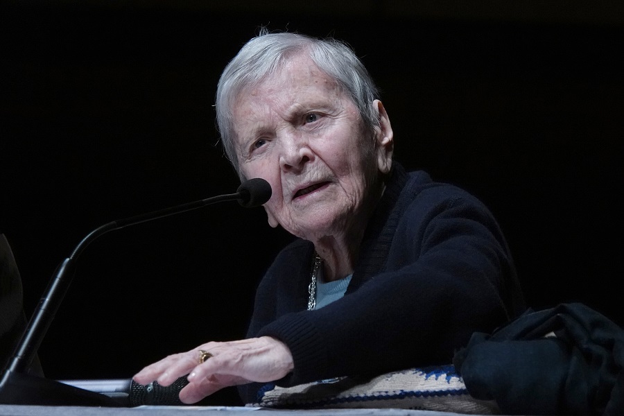 Ελένη Γλύκατζη–Αρβελέρ: «Οι Eλληνες, οι αλήτες της πειθαρχίας, τα καταφέραμε καλύτερα από όλους»