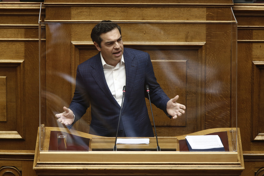 Τσίπρας σε Μητσοτάκη: Σας χαρίζω το 4% ύφεση