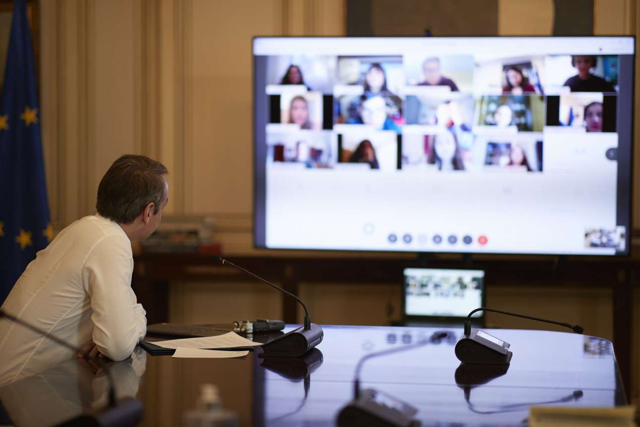 Back to e-school: Στα ψηφιακά «θρανία» ο Μητσοτάκης – Συμμετείχε σε μάθημα Γυμνασίου