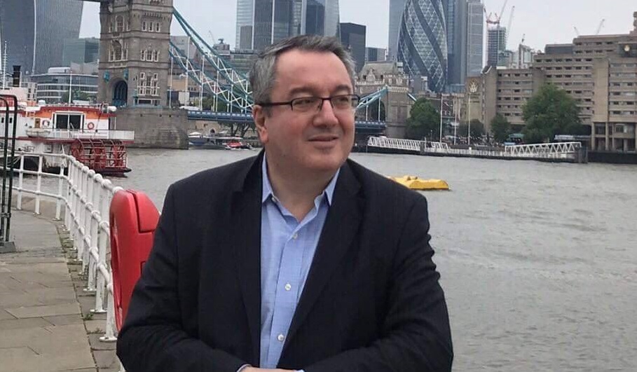 Μόσιαλος στην El Pais: Μπορεί να δημιουργηθεί αδίστακτος ανταγωνισμός για τα εμβόλια