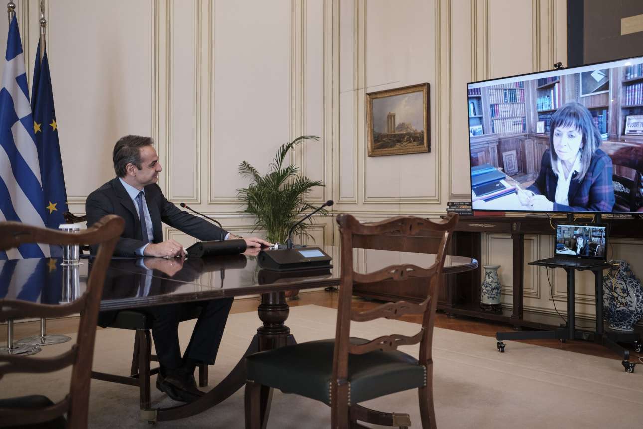 Ο διάλογος Μητσοτάκη – Σακελλαροπούλου για τα μέτρα στήριξης έναντι του κορονοϊού [βίντεο]