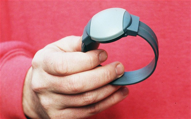 Bραχιολάκι επιτήρησης στην Κύπρο για τους θετικούς στον κορονοϊό