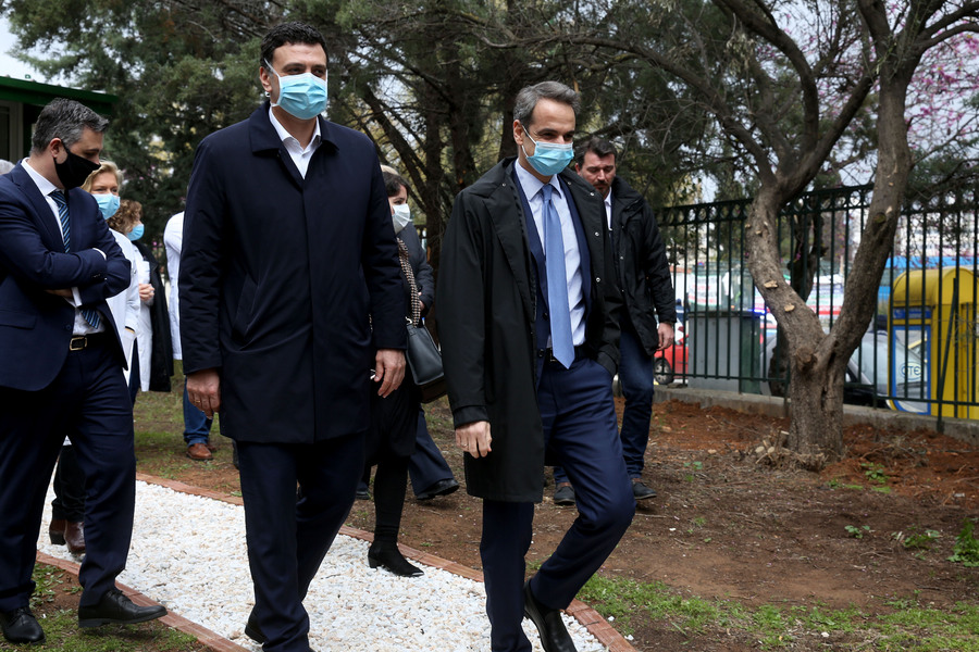 Ο Μητσοτάκης στην πρώτη γραμμή της μάχης – Επίσκεψη στο «Σωτηρία»