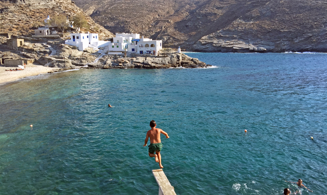 Telegraph: Διακοπές στην Ελλάδα μόλις τελειώσει η πανδημία!