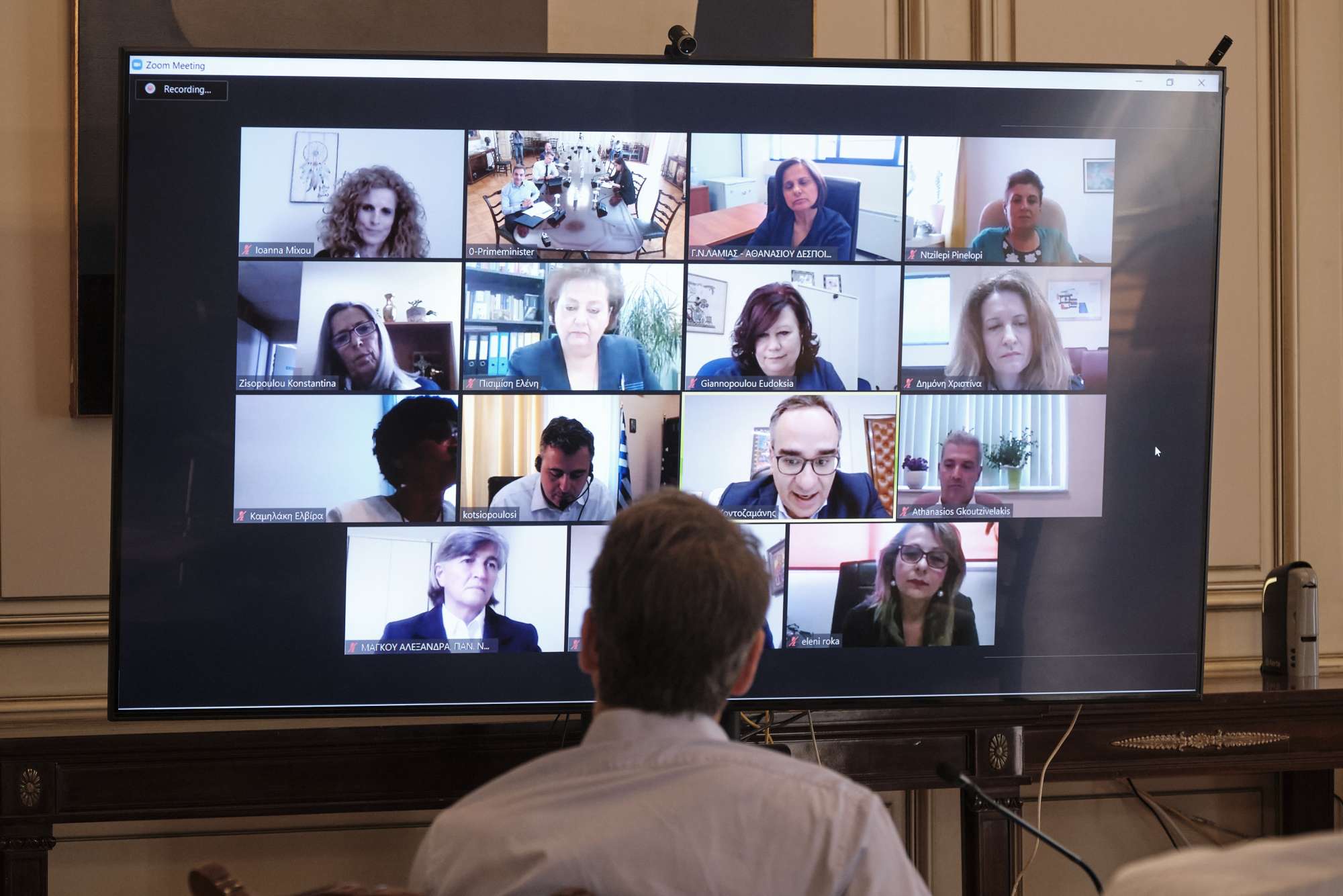 Μητσοτάκης προς νοσηλευτές: «Μας βγάλατε ασπροπρόσωπους»