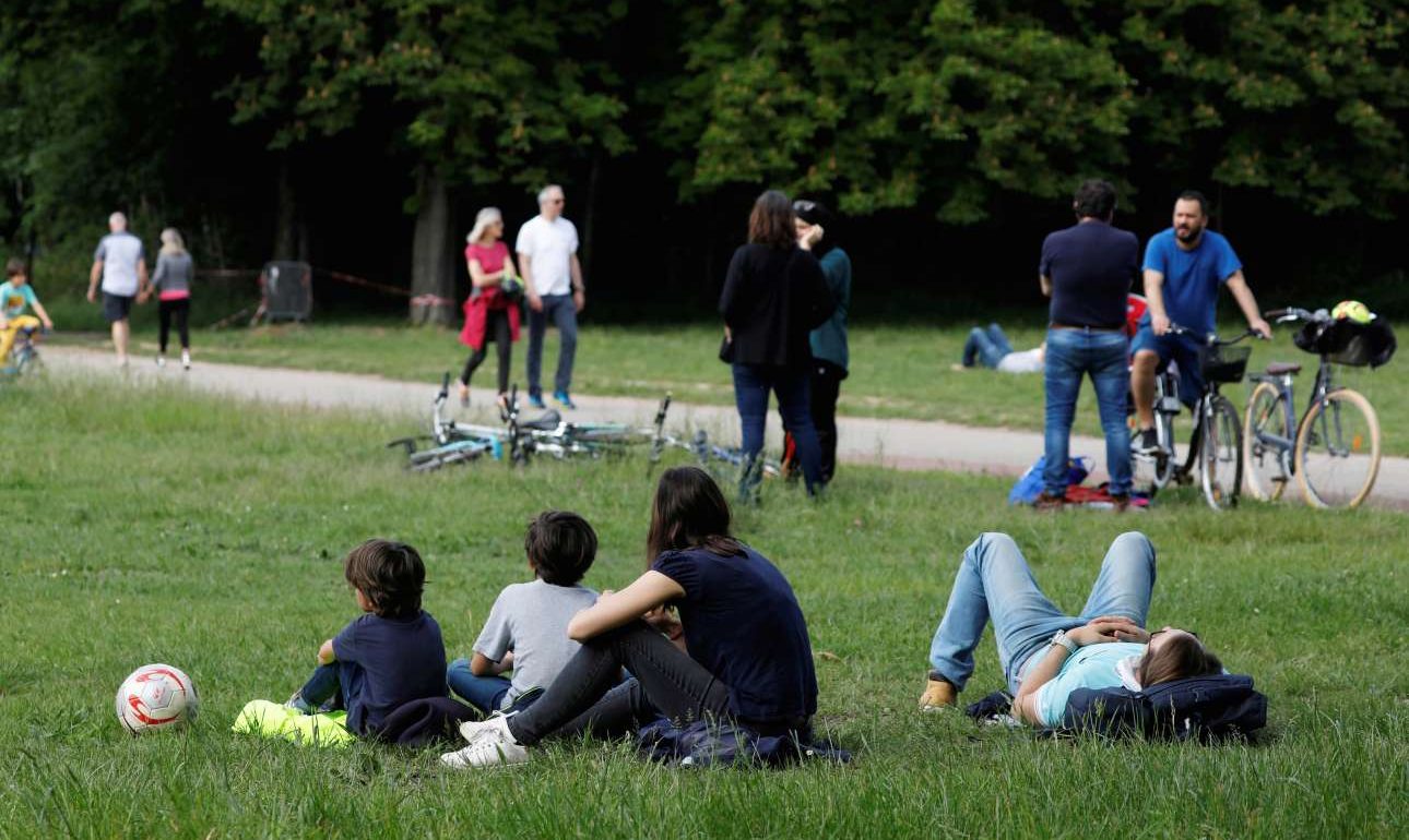 Χρήση μάσκας ακόμη και στον δρόμο ζητά η δήμαρχος του Παρισιού