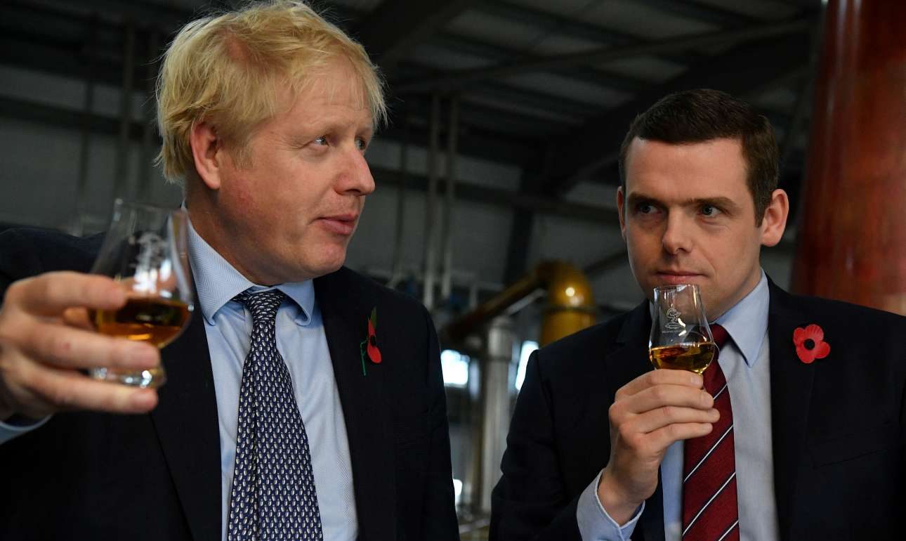 Βρετανία: Παραιτήθηκε υφυπουργός του Τζόνσον διαμαρτυρόμενος για τον Κάμινγκς