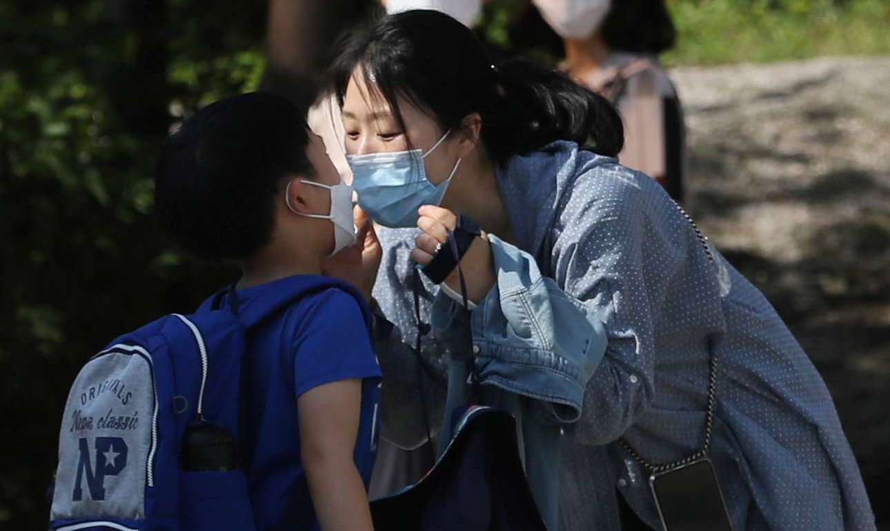 Νότια Κορέα: Η χαλάρωση των μέτρων έφερε μεγάλη αύξηση στα κρούσματα