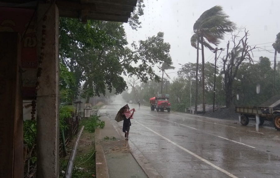 Μεταξύ πανδημίας και σούπερ κυκλώνα το Μπαγκλαντές
