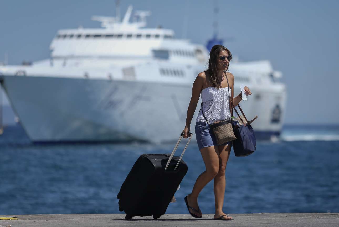 Κυβέρνηση: Υπάρχει σαφές σχέδιο για τον τουρισμό – Απολύτως ασφαλή τα νησιά