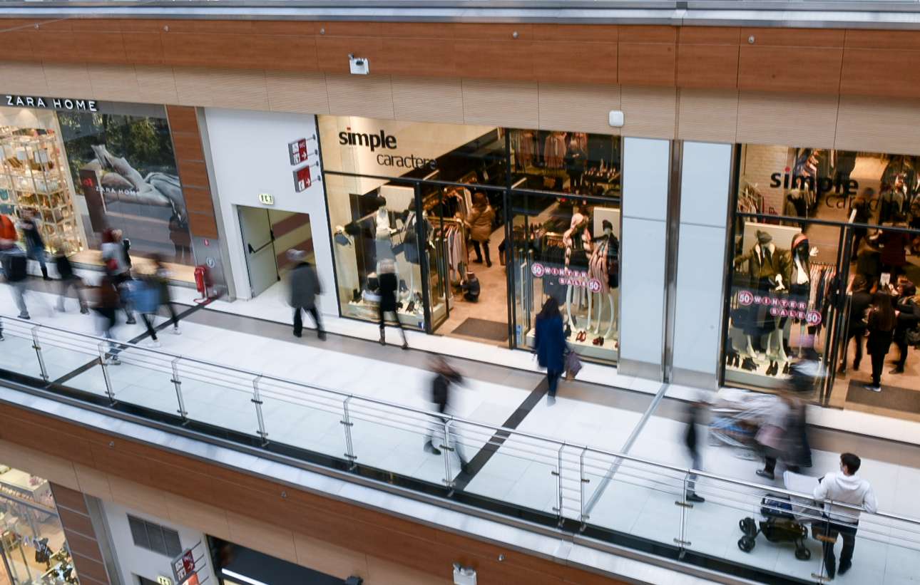 Πώς θα ψωνίζουμε στα mall και τα εμπορικά από τη Δευτέρα