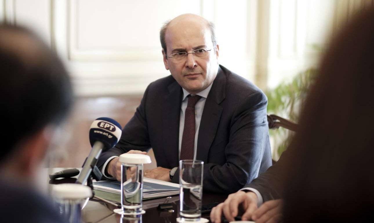 Χατζηδάκης: Τέλος τα πλαστικά μίας χρήσης από τα μέσα του 2021