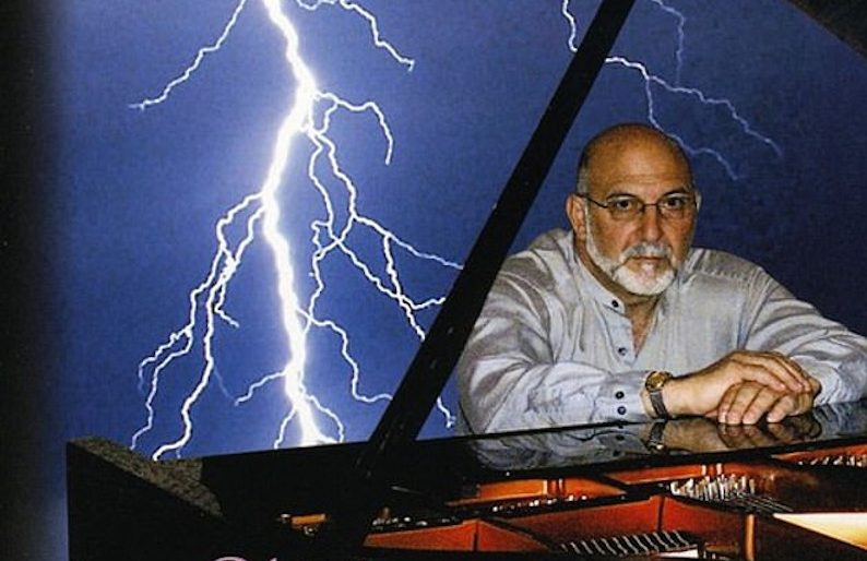 Από χειρουργός… κλασικός πιανίστας μετά από χτύπημα κεραυνού