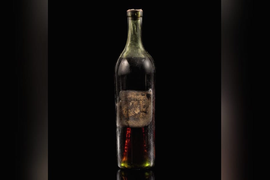 Μπουκάλι κονιάκ 250 ετών έπιασε σε δημοπρασία 131.000 ευρώ