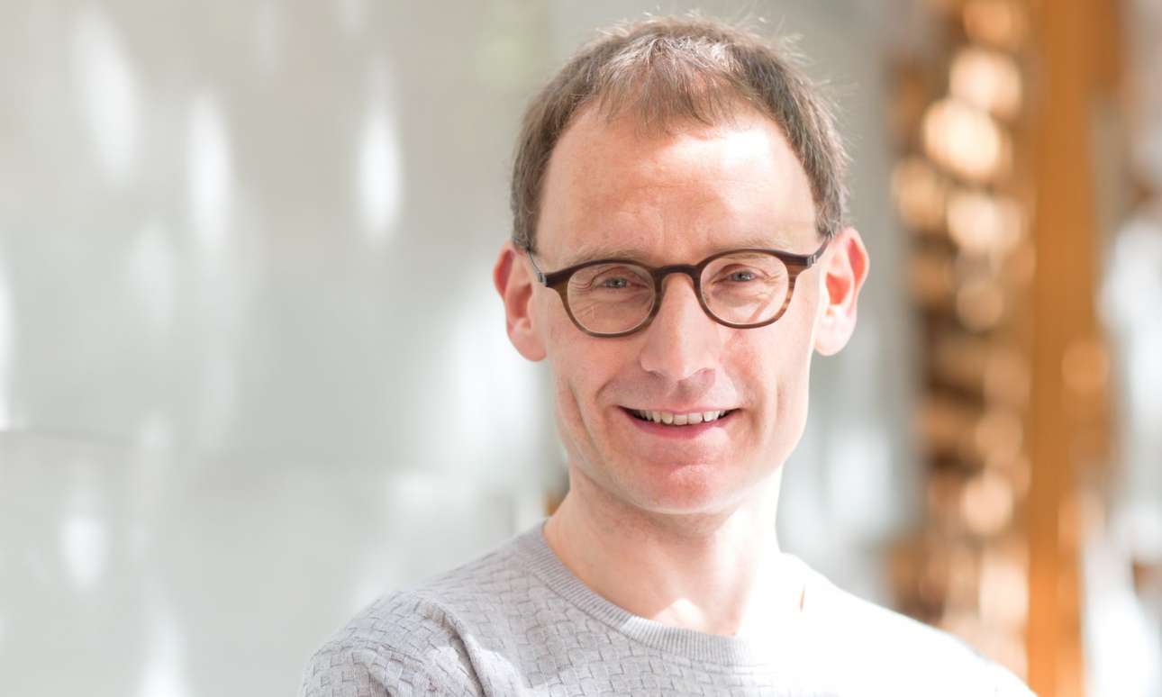 Παραιτήθηκε ο «βρετανός Τσιόδρας» επειδή έσπασε την καραντίνα για την ερωμένη του