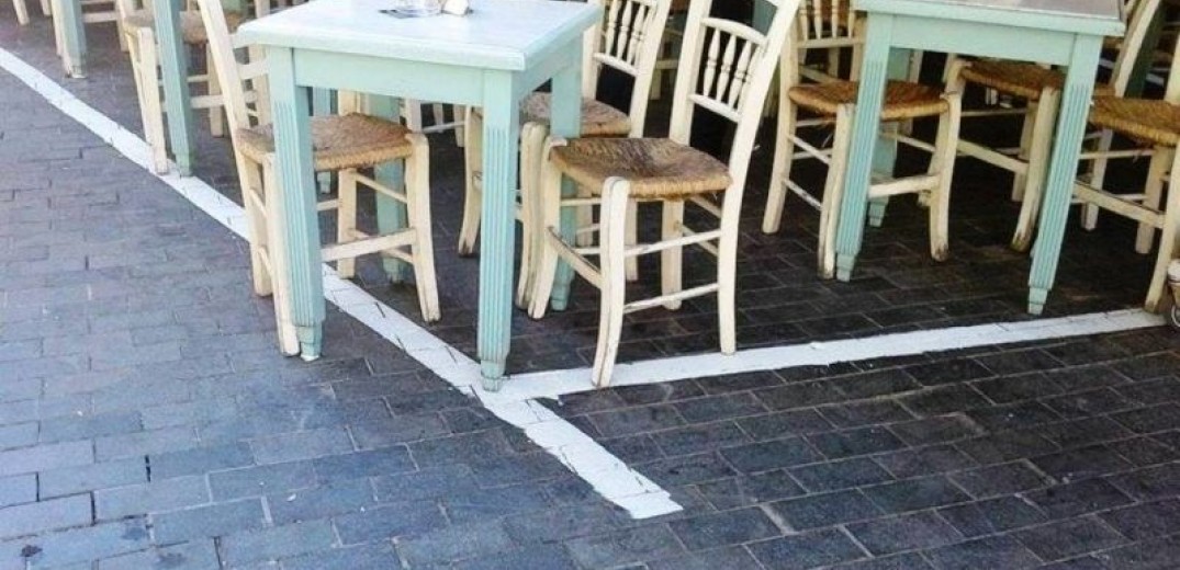 Στη Βουλή η νομιμοποίηση τραπεζοκαθισμάτων σε κοινόχρηστους χώρους