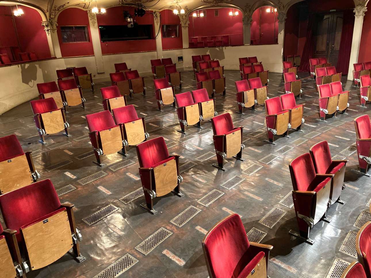 Πώς εφαρμόζει την κοινωνική απόσταση το Μπερλίνερ Ανσάμπλ