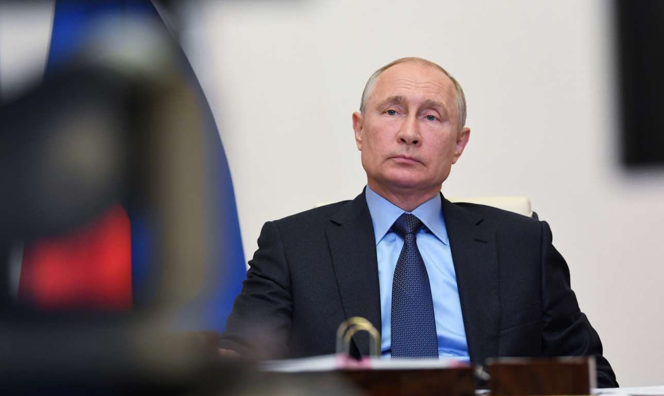 Πλούσια δώρα σε όσους ψηφίσουν για να μείνει ο Πούτιν πρόεδρος