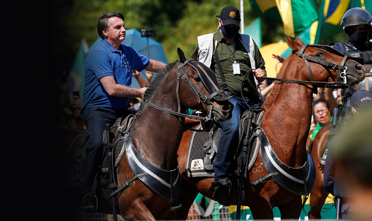 Μπολσονάρο, όπως Πούτιν και Κιμ Γιoνγκ Ουν: ανεβαίνουν στο άλογο για να δείξουν κυρίαρχοι