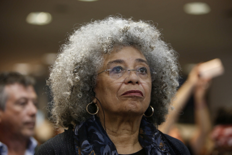 Αντζελα Ντέιβις για τον Τζορτζ Φλόιντ: «Οσο παραμένει η βία του ρατσισμού, κανείς δεν είναι ασφαλής»