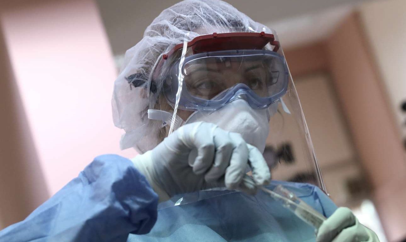 Γιατί επιστρέφει η καθημερινή ενημέρωση για τον κορονοϊό