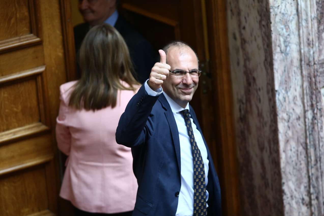 Ο Γεραπετρίτης άνοιξε (επισήμως) την κουβέντα για ανασχηματισμό