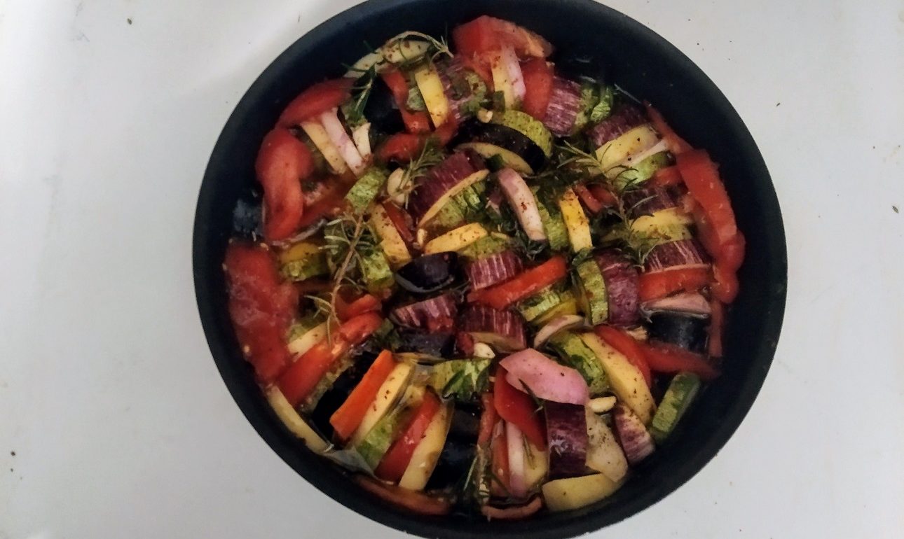 Ρατατούιγ με μπόλικα αρώματα κι ένα μυστικό (υλικό)