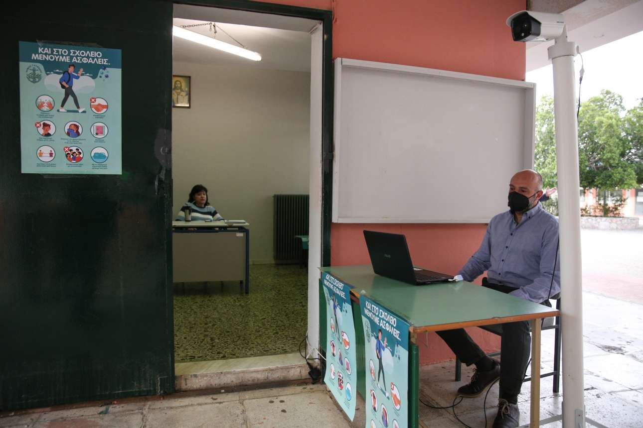 Εκπαιδευτικοί και αξιολόγηση: Εννέα στους δέκα δεν θέλουν απευθείας μετάδοση μαθημάτων