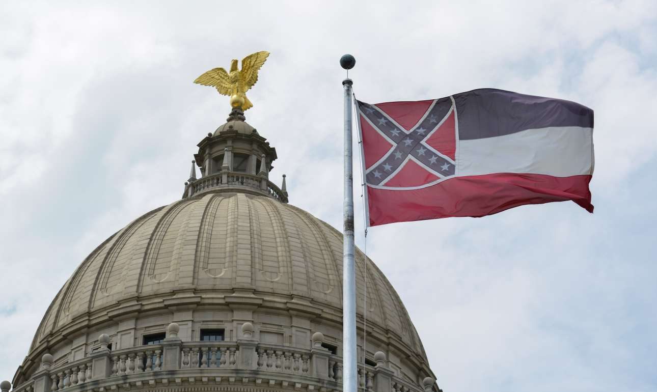 Το Μισισιπή αφαίρεσε το έμβλημα των Νοτίων από τη σημαία του