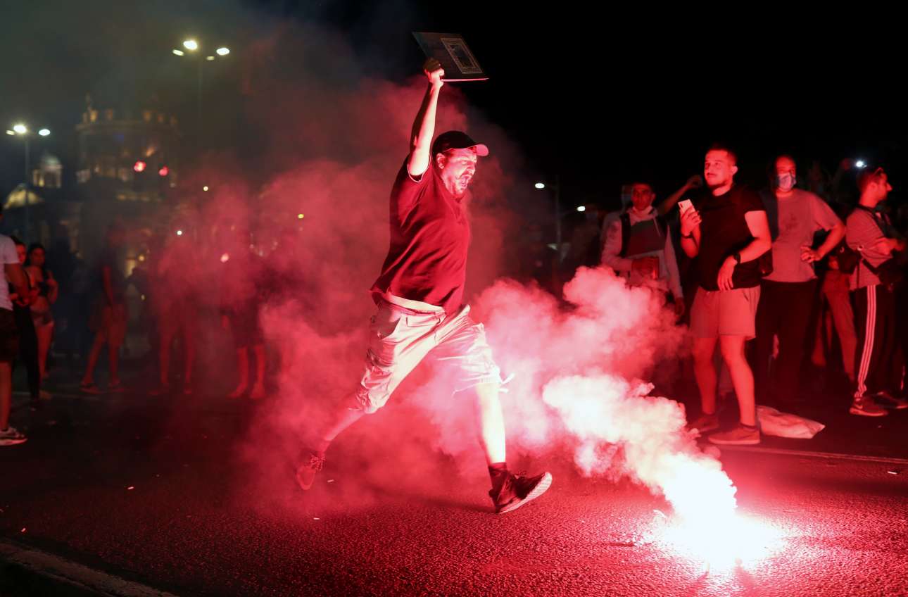 Σερβία: Επιμένει στις διαδηλώσεις η αντιπολίτευση, «ναζιστικός στρατός» λέει ο Βούτσιτς